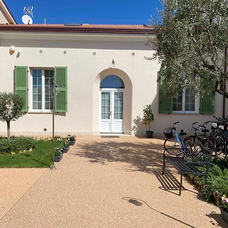 Villino Aliboni - Camere a 2 passi dal mare Marina Di Carrara Exterior foto