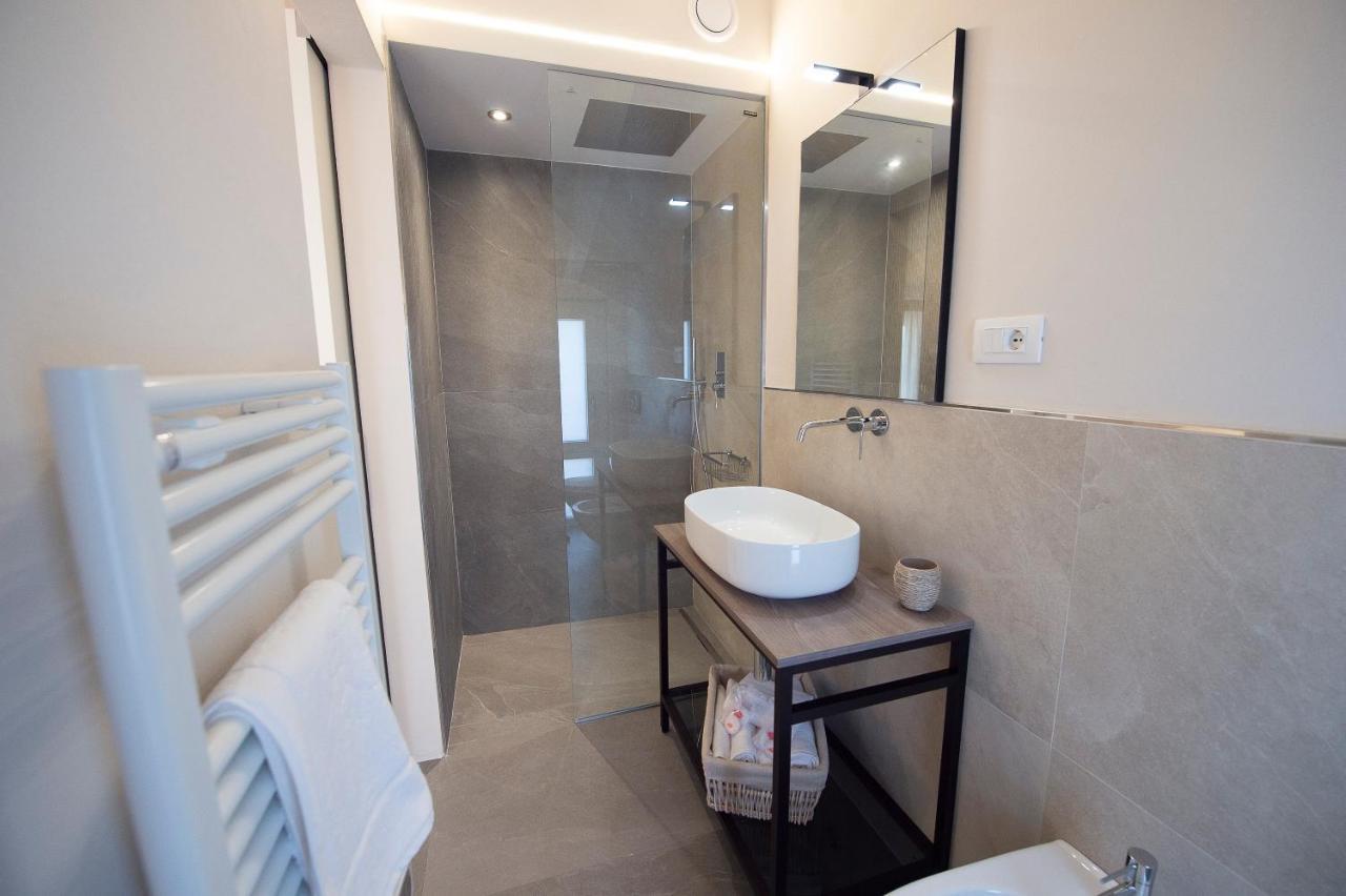 Villino Aliboni - Camere a 2 passi dal mare Marina Di Carrara Exterior foto