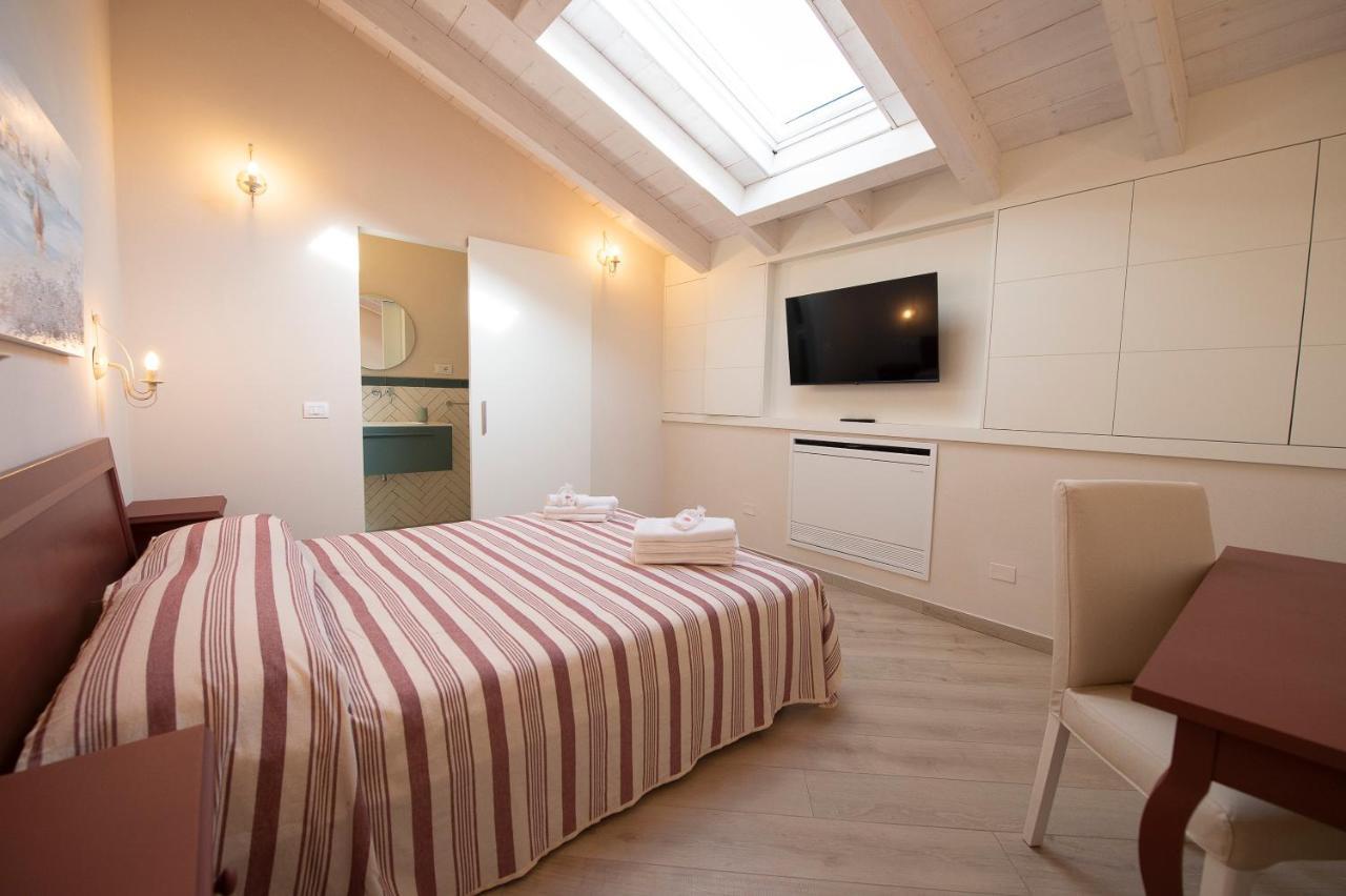 Villino Aliboni - Camere a 2 passi dal mare Marina Di Carrara Exterior foto