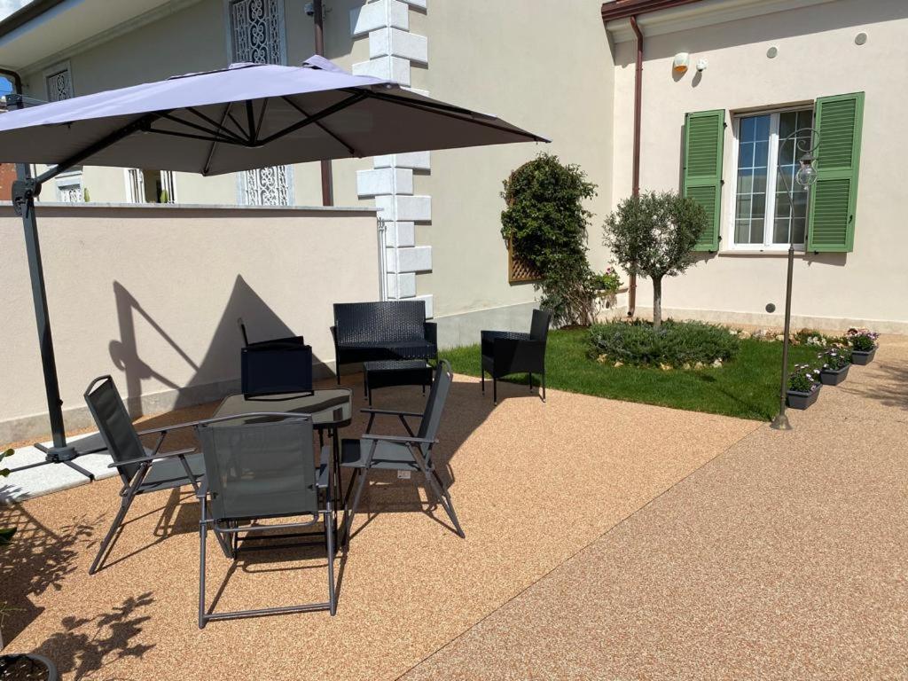 Villino Aliboni - Camere a 2 passi dal mare Marina Di Carrara Exterior foto