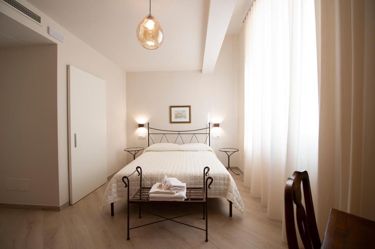 Villino Aliboni - Camere a 2 passi dal mare Marina Di Carrara Exterior foto