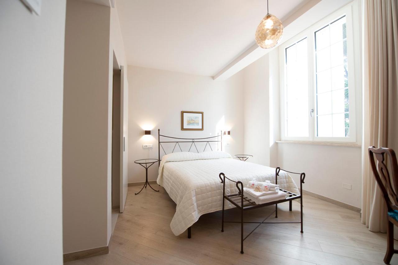 Villino Aliboni - Camere a 2 passi dal mare Marina Di Carrara Exterior foto